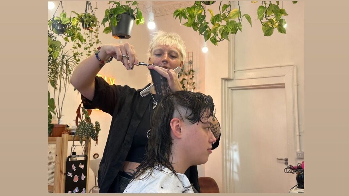 cf5fd1d0-c9bc-47c0-8333-3ac84f41e98b-scrambledmeggshairatsaoirsestudio-gb-scotland-edinburgh-leith-fresha-1370799