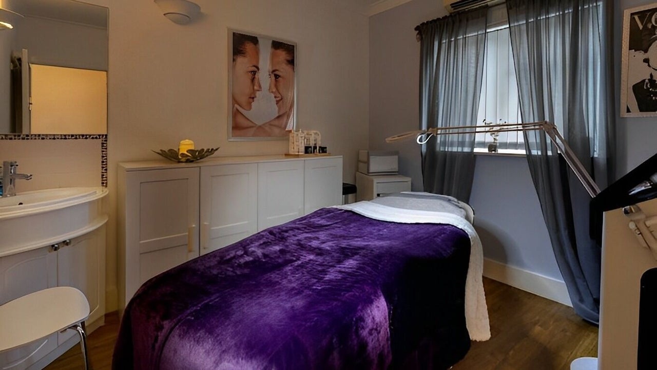 cfa27a24-90d1-4da0-86a6-58b96d210798-farrahbrowsaestheticatskinfitclinichampton-gb-england-hampton-fresha-1763865