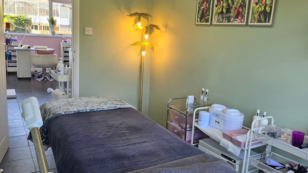 cfe54334-e740-4de6-99b3-98cd39217dfb-perfectlypolishedplymstock-gb-england-plymouth-plymstock-fresha-7576899