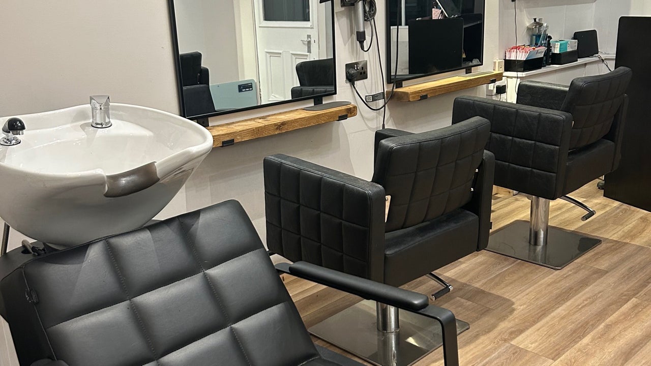 cff83d9b-1a19-4f01-9e8d-cbd46f8e5e7e-looksaheadhairdressers-gb-scotland-innerleithen-fresha-7193462