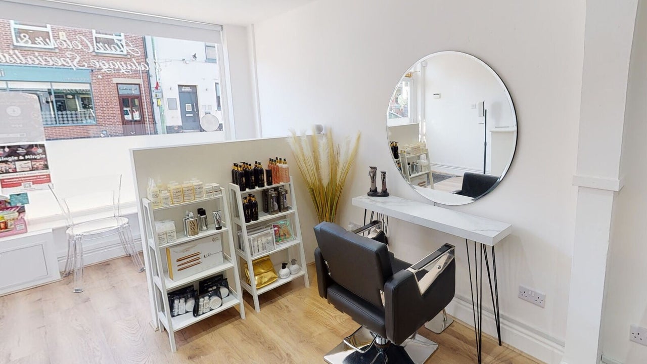 d00ad3f9-ab28-4e4e-9713-4c2d45368e7d-chichairbyaprilcole-gb-england-ruddington-fresha-3052262