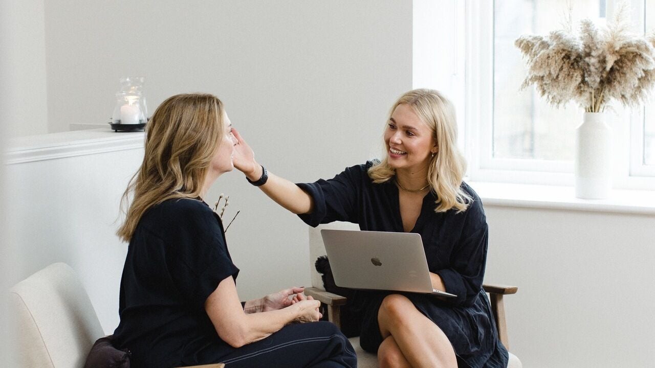 d0450e0b-4998-47bf-846a-6ef9b367c52a-theparlourroom-gb-england-greatworthhall-fresha-1069150