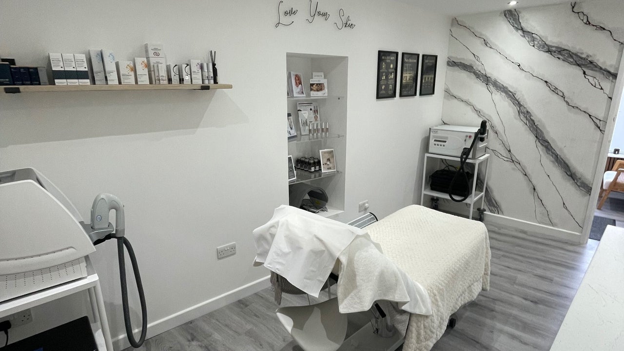 d2ae11e9-5557-4c3a-8f3f-f83ef0ff0028-loveyourskinuk-gb-england-callington-fresha-7335087