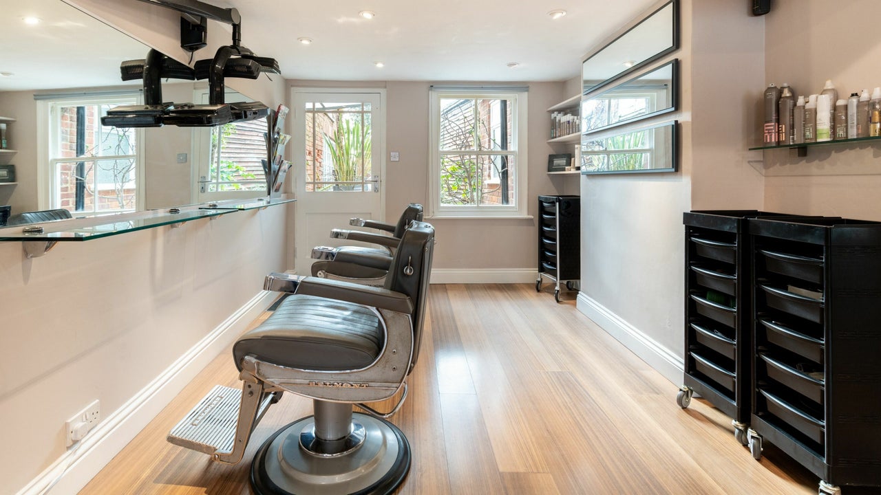 d2ba0a71-e6f0-472c-87dc-66d9be95b5ed-albemarlehaircutters-gb-england-beaconsfield-fresha-9829860