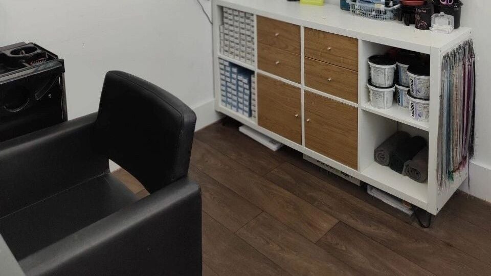 d4d35f40-a67c-457d-adf7-c831d90cfc8a-hairathampton-gb-england-churchcrookham-fresha-1986292