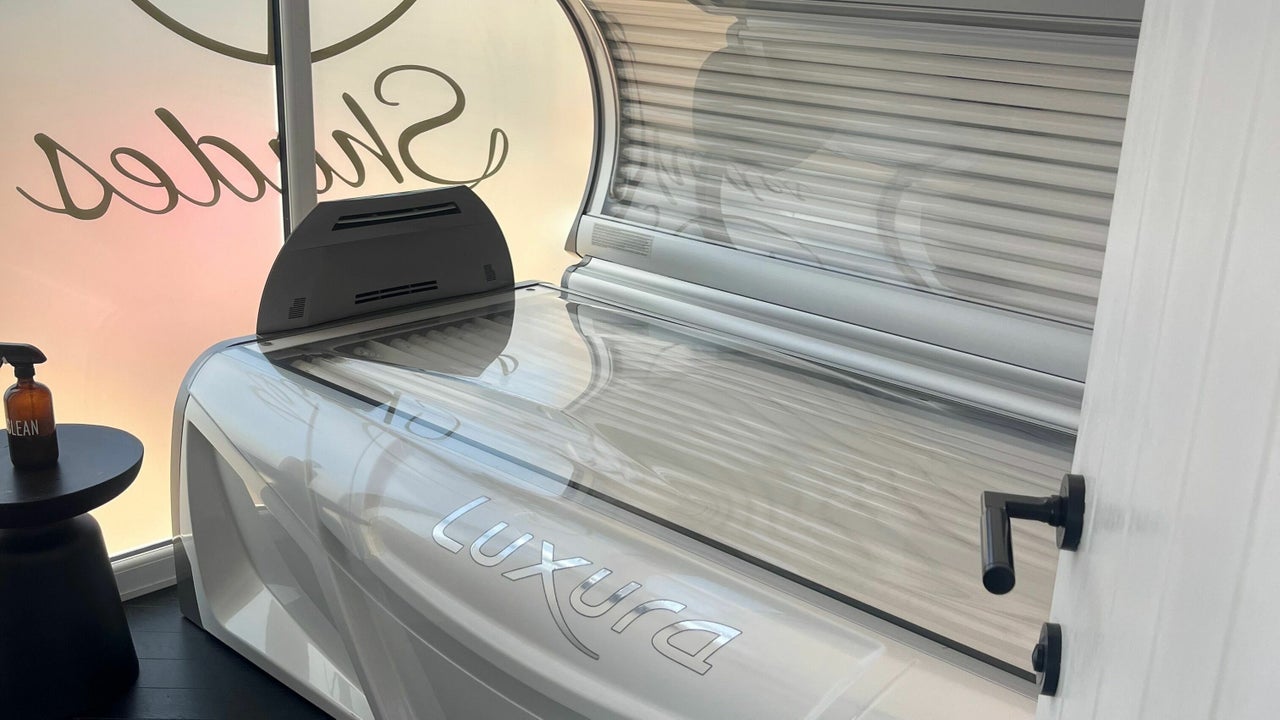 d5422e33-a177-43be-846f-f03018977860-shades-gb-england-plymouth-fresha-4501660