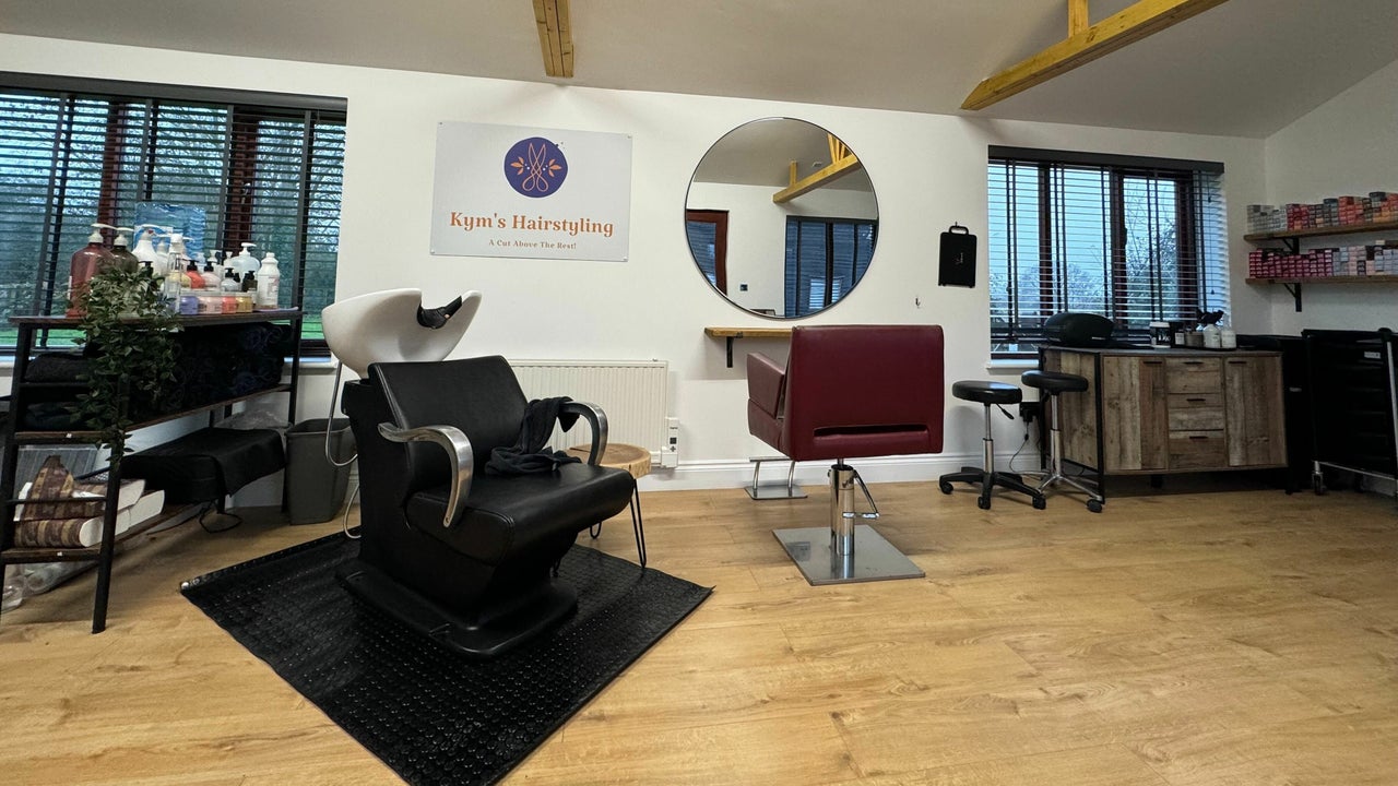 d64a4a2f-ced3-4045-bd02-910316c33953-kymshairstyling-gb-england-gaddesdenrow-clementsendroad-fresha-4001000