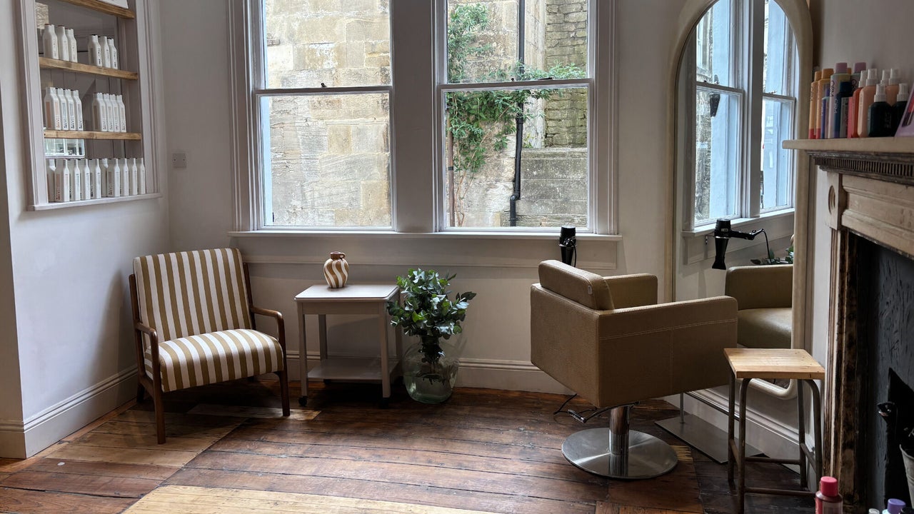 d8f7bd94-0942-4839-95d1-3ff08f061ffa-follyhuehairandbeautystudio-gb-england-bradford-on-avon-fresha-7651875