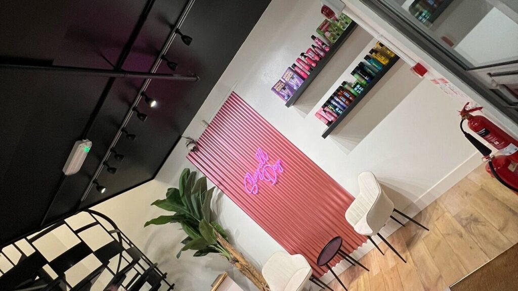 d982cc22-04a5-4575-b660-caccc58c553e-finleyandgrayhairartistry-gb-england-loughborough-fresha-4248375