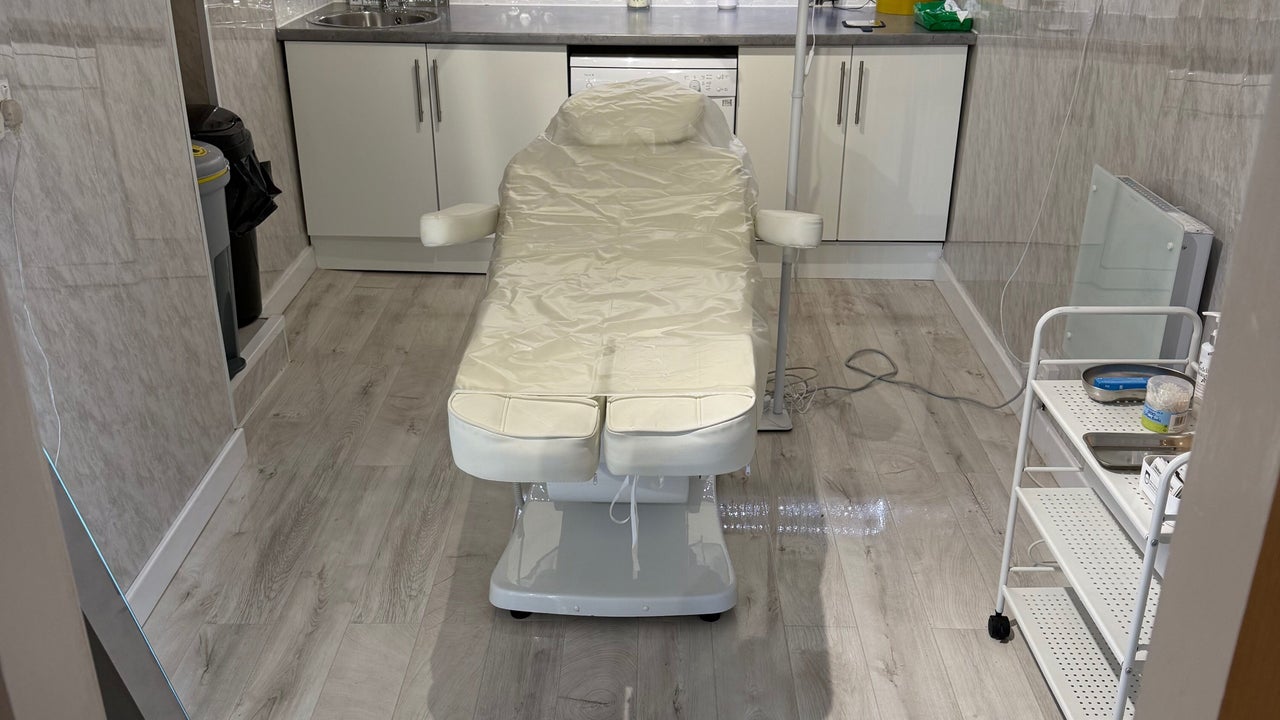 d98b917a-a148-4324-b59f-a418c940ea15-adaestheticsskincareclinic-gb-wales-holyhead-fresha-9851873