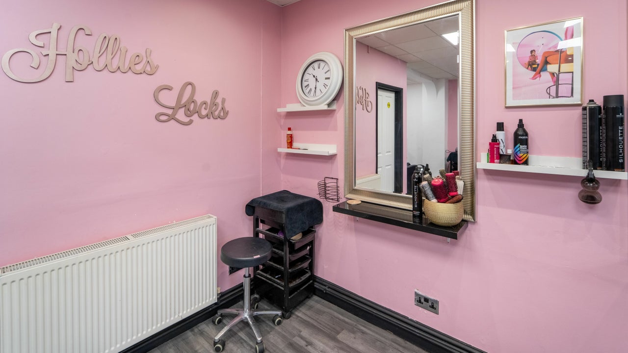 d9944814-5d98-4461-bd21-36b83ef1b674-hollieslockssalon-gb-england-hornchurch-fresha-6763828