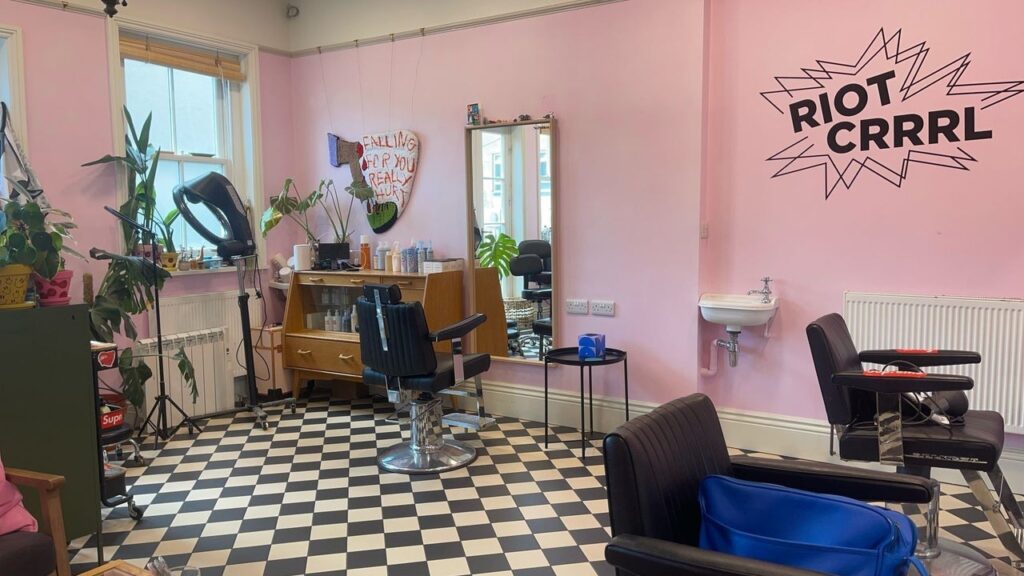 d9a75d3a-3dc8-46d1-bd9d-318a2e06e1d5-riotcrrrl-gb-england-brightonandhove-fresha-6980590