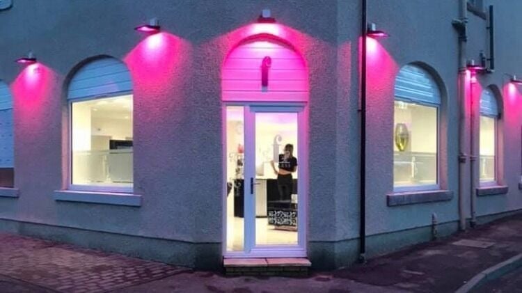 da27f713-b7cd-4ac1-8939-c76693691888-2827810