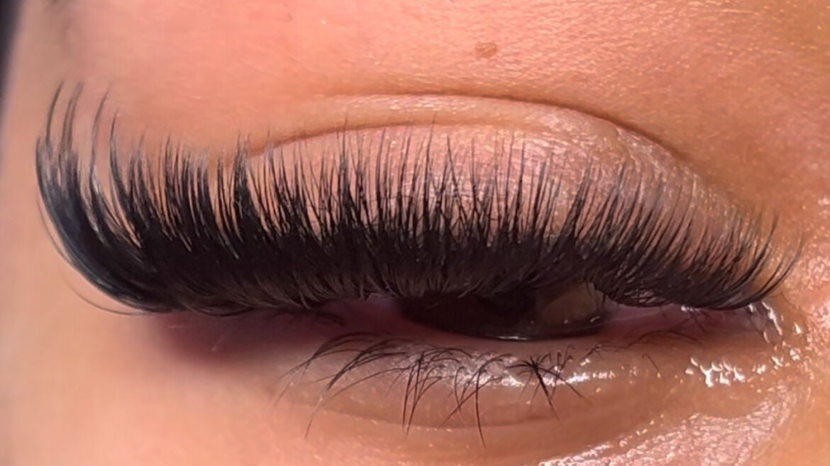 db799a43-490a-4ba4-8887-8176ba5fc45f-lashedbyamri-gb-england-westbromwich-fresha-1118490