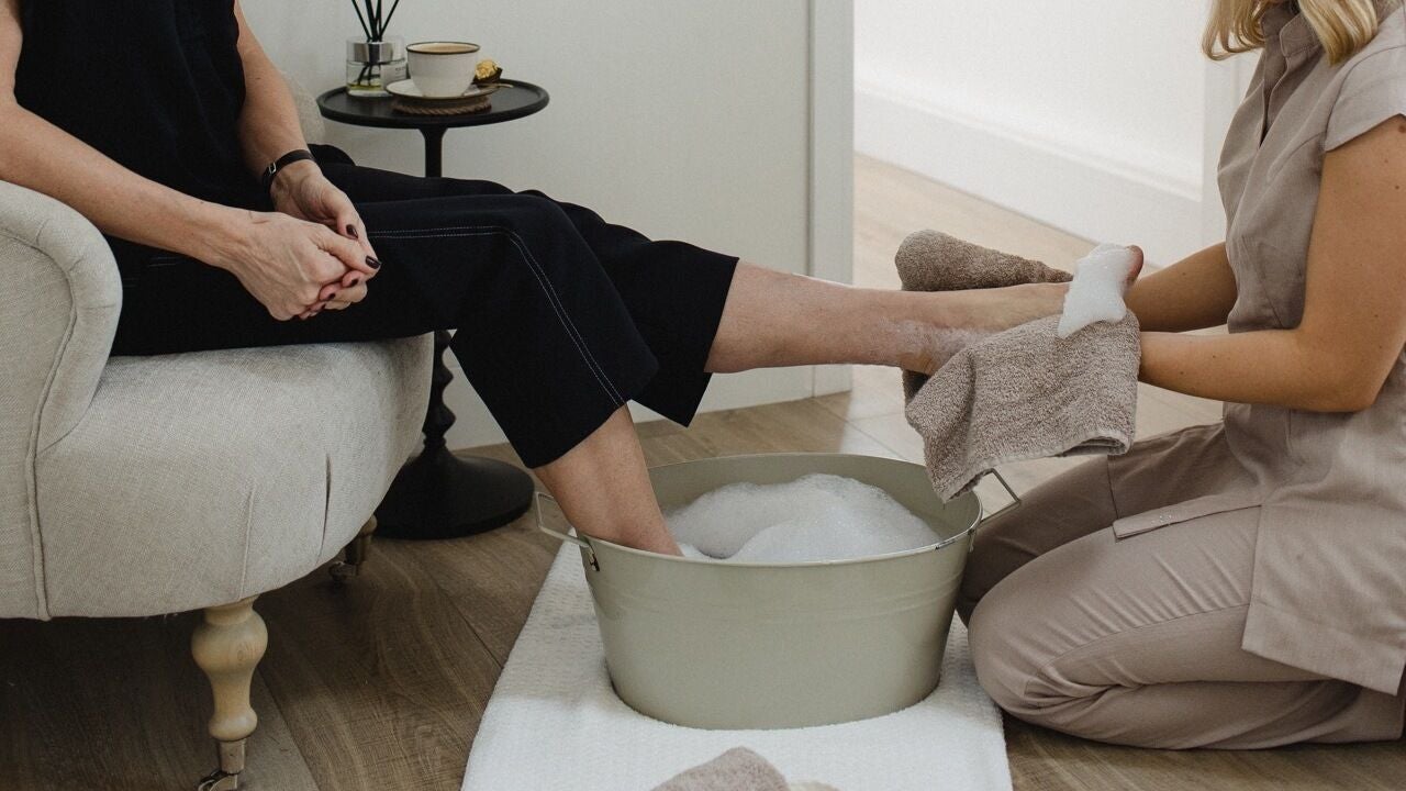 dc105199-e1b7-4e7b-9691-53363973c29c-theparlourroom-gb-england-greatworthhall-fresha-3264106