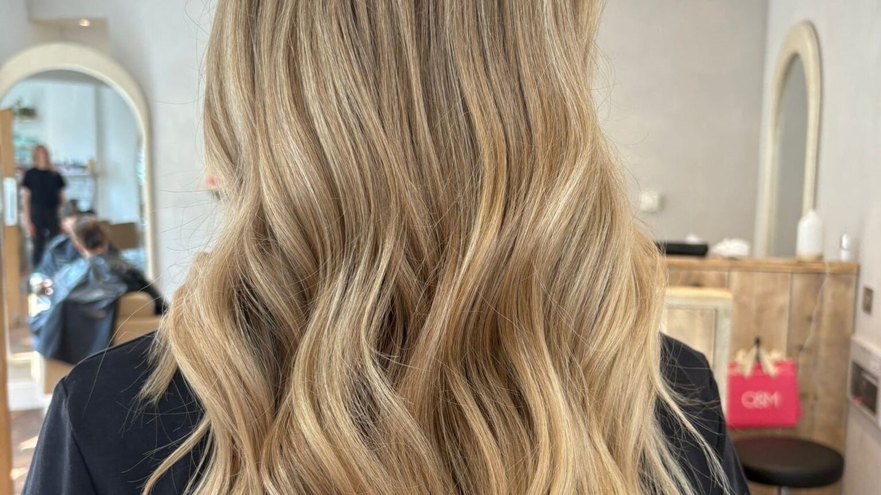 dc566811-4073-459a-86cc-27eec1cd39ef-follyhuehairandbeautystudio-gb-england-bradford-on-avon-fresha-5117510