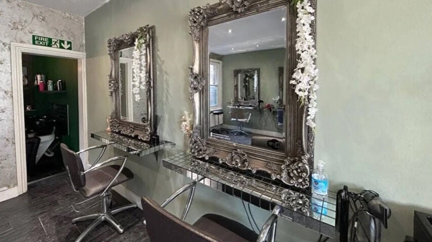 dd74e5a5-42cd-40b6-bc19-7ad4afc9848a-hairstation26-gb-england-rainham-fresha-2520774