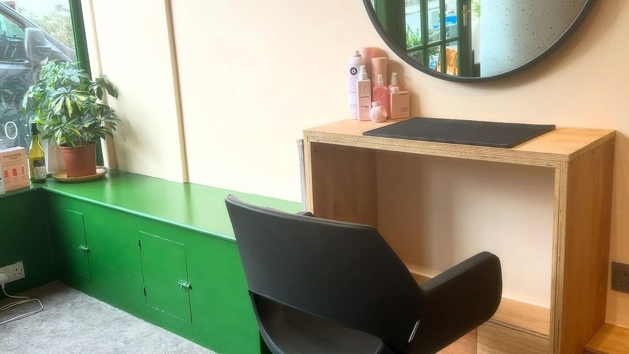 de55e61f-56d4-4c89-8ef5-0c5d5365e6e9-peach37-gb-england-exeter-fresha-6118450