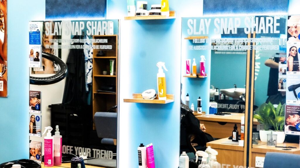 de8ce761-e0c2-4f3c-90db-689ad3867b49-justcutscolourblackburn-gb-england-blackburn-fresha-7804974