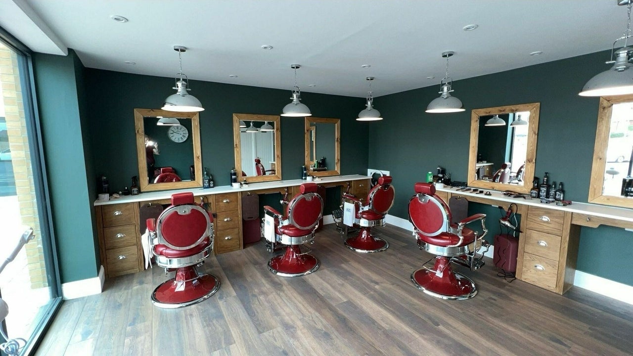 e107decd-119b-439e-a389-5ce5234e0697-thedoghousebarbers-gb-england-holmewood-fresha-9257624