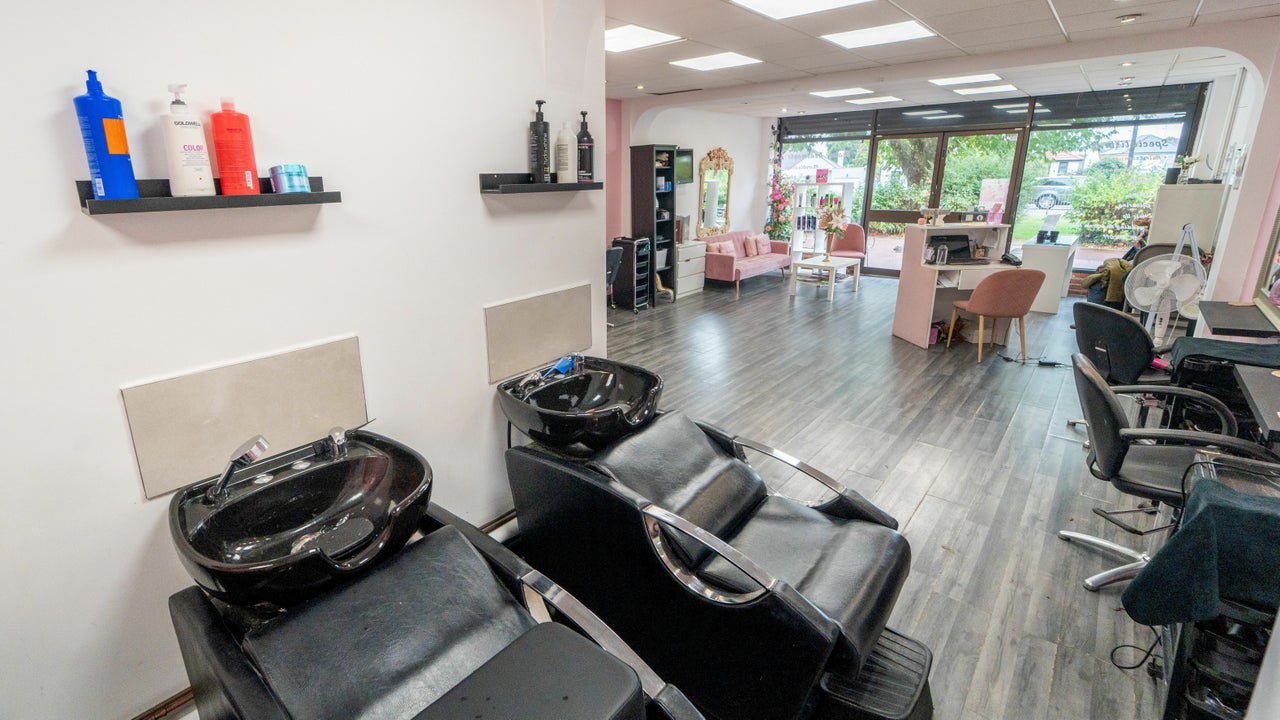 e22d19b2-5ee4-44d4-8fd3-e48e560bc828-hollieslockssalon-gb-england-hornchurch-fresha-5414586