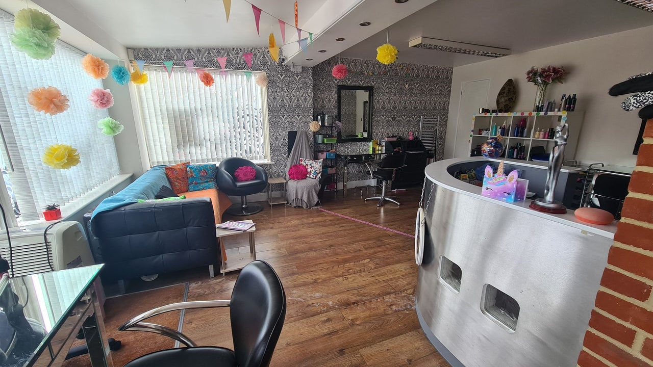 e6a82f80-41cb-463f-ae22-4710907ac649-artistica-gb-england-deal-fresha-9545976