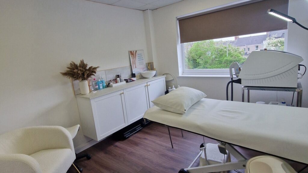 e7e919f5-3b47-44a3-81f9-1ca91607b9a7-barebyhayleylouise-gb-england-plymouth-fresha-6669958