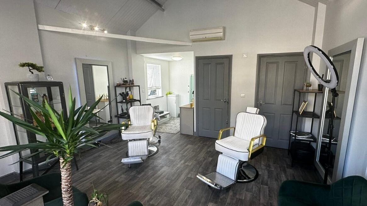 e82404a1-38ce-4bd6-a8ad-4753a2259298-theskinnedlid-gb-england-huddersfield-denbydale-fresha-1540957