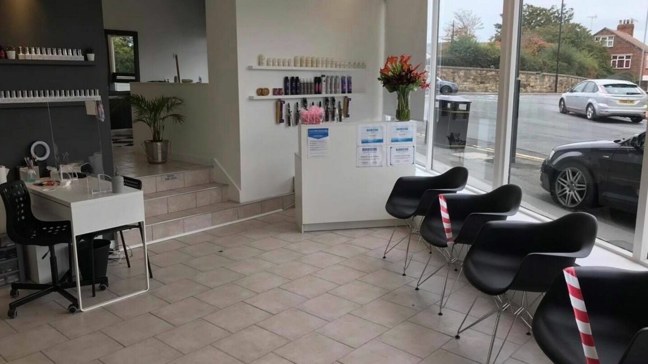 e8f2613e-bd19-4801-ba85-afbf37e1644c-ninaevelynhairdressing-gb-england-mexborough-fresha-2653373