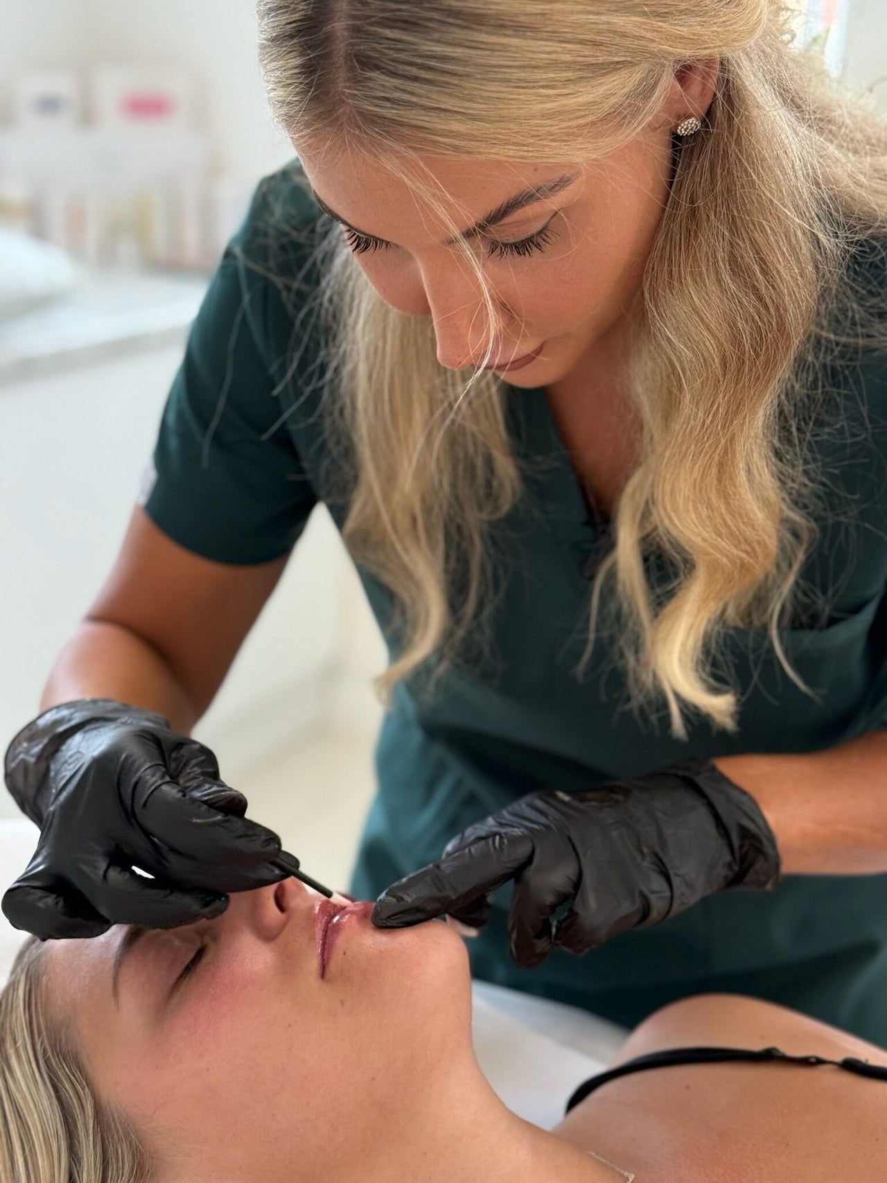 e90ed410-1652-452e-bbfc-12fc54a0b070-rosalynsmedicalclinic-gb-england-wakefield-ossett-fresha-5098117