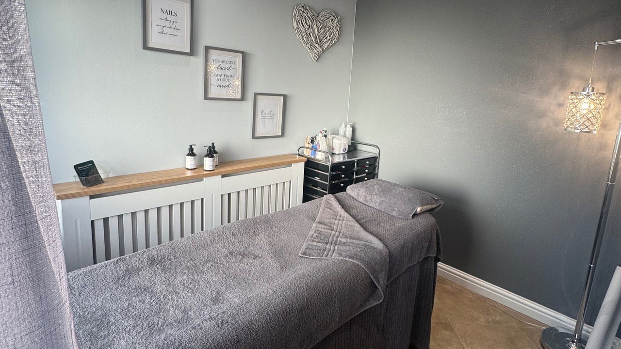 e940898d-b217-4f9e-8470-7b6cf535cd45-jkbhairandbeauty-gb-england-drayton-fresha-5558433