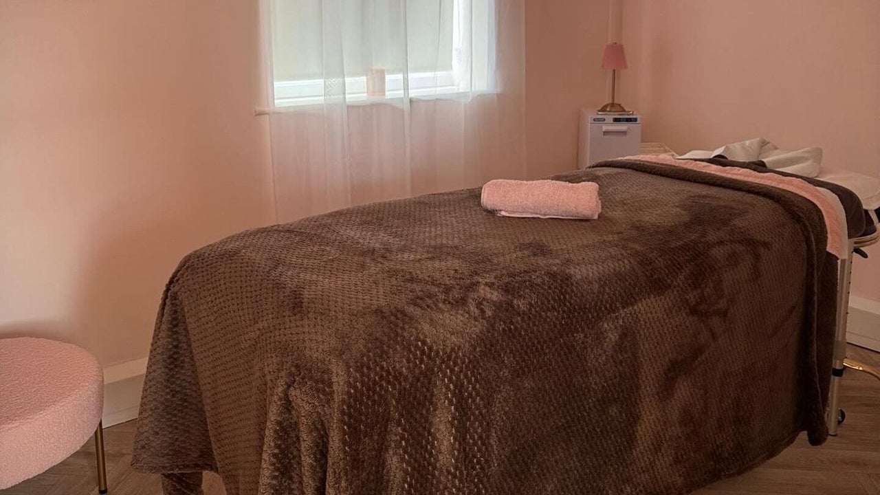 e9c14620-86d7-4a31-b6fc-dbb83287f8fe-bybeckystudios-gb-england-wells-kewardparkglastonburyroad-fresha-2620641