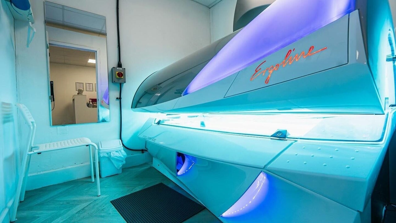 e9f9f1ee-e0e6-462d-9cc1-9bc07a1fd0e8-bronzedofbroadstone-gb-england-poole-waterloopoole-fresha-7234279