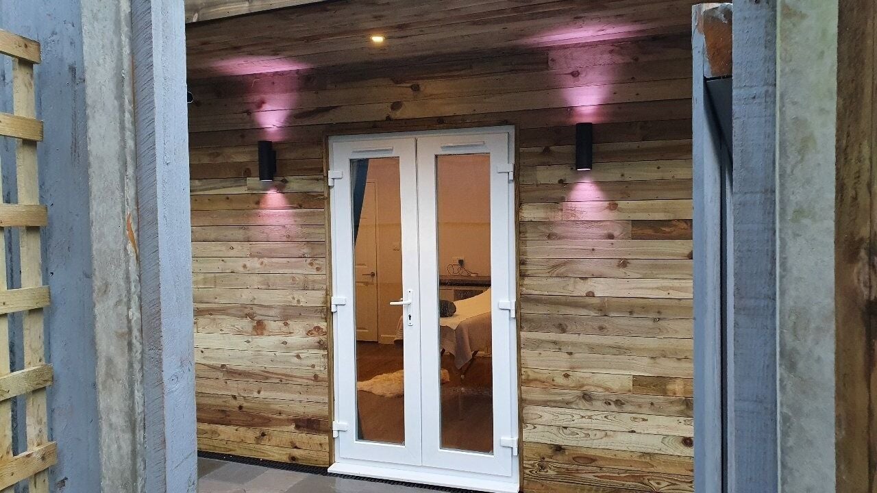 ea3644b6-aff8-49d7-b119-8950411f7f80-8126053