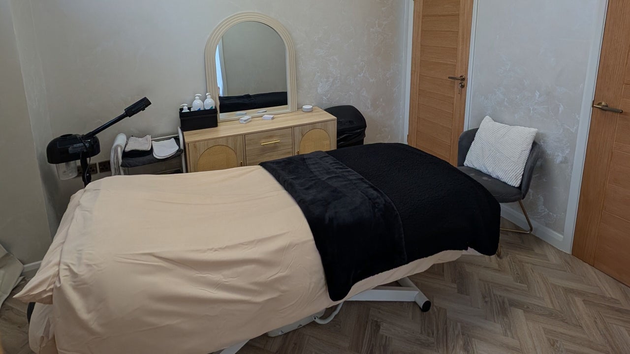 eb2e1a0f-ae74-4677-9afb-0e0436cf244d-charlisbeautycompany-gb-england-southend-on-sea-westcliff-on-sea-fresha-3358011