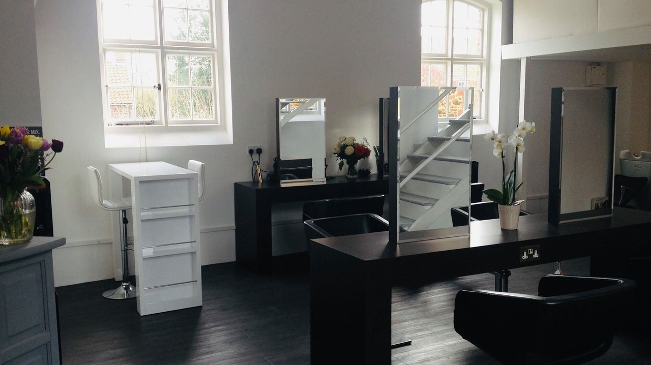 eb73074e-40ba-4666-a7f1-ea41ef3d9e31-bellabeahairstudio-gb-england-castlerising-fresha-4246875