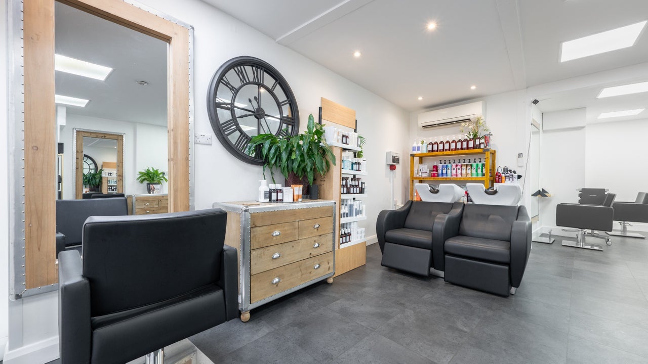 ec8a7c98-5fcf-4e99-bf63-1ad88a794069-caragibbshairdressing-gb-england-sale-fresha-2663284