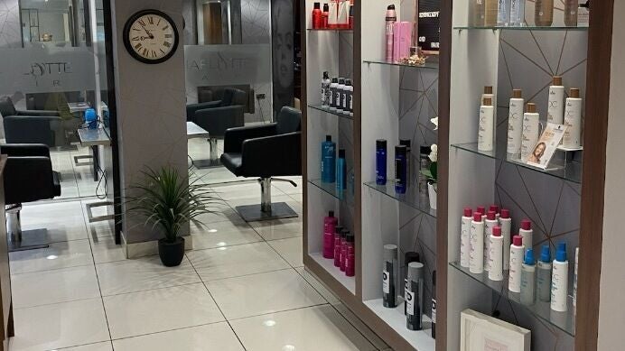 ef815db1-a845-47f6-80af-9f8fc8f48fff-creareforhair-gb-england-penkridge-fresha-5095146