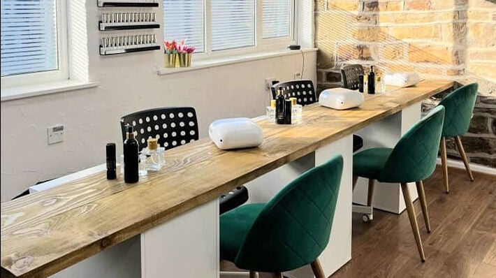 ef8ca7a5-ff54-4f4b-b90c-7b2cbdd6163f-whiteheadboothsalon-gb-england-sheffield-hackenthorpe-fresha-8681391