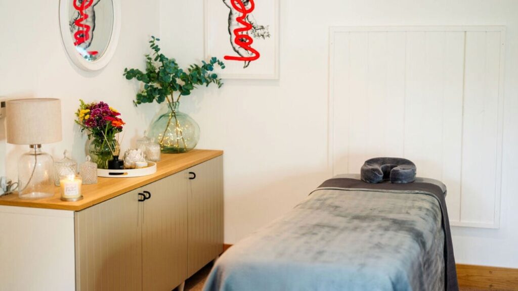 eff4c1a1-813a-40e6-b952-227fe983d26f-practicallyperfectineveryway-gb-england-tewin-fresha-8570552