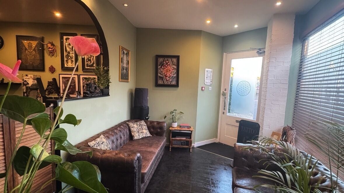 f0f083fe-9d8e-43ce-a388-946099259a4b-blackdragontattoostudio-gb-england-newtonabbot-fresha-8302510