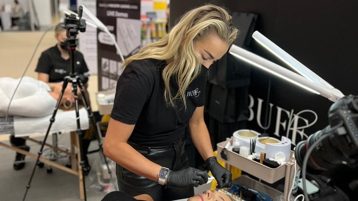 f115dbff-2860-4dff-b412-ede6200a50cd-9718700