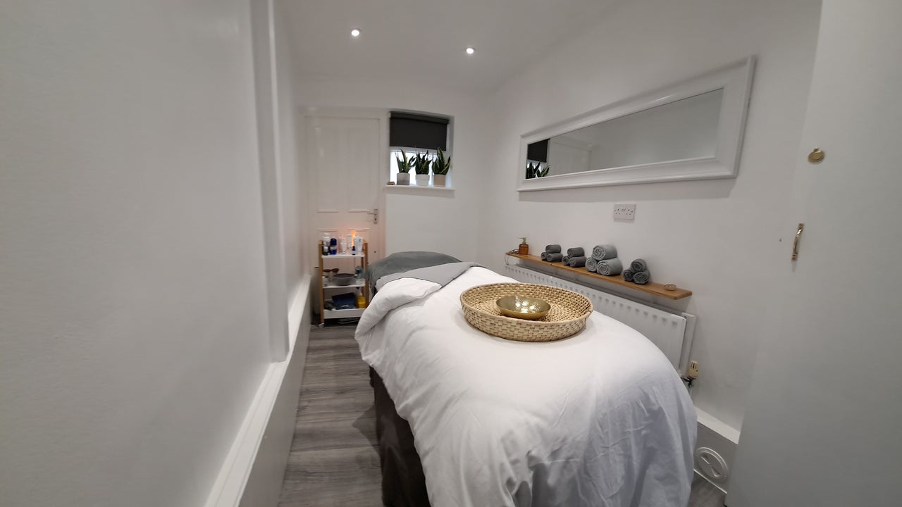 f31eaa40-0699-47f5-b19f-a50ed4cb6564-myfacespa-gb-england-london-claphamjunction-fresha-1640048