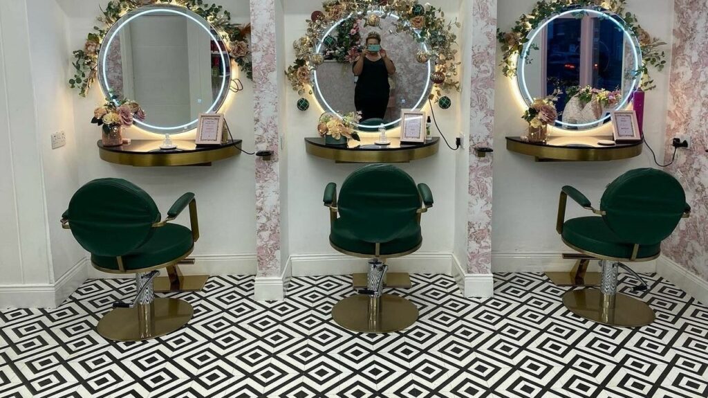 f3ba56d5-d058-4368-8eb2-04529cd2a6e2-farrahrosesalon-gb-england-eston-fresha-1643455
