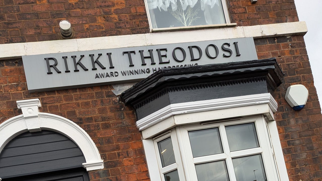 f5312643-fc22-47a4-bcfb-de2446528a39-rikkitheodosihair-gb-england-dudley-uppergornal-fresha-5968796