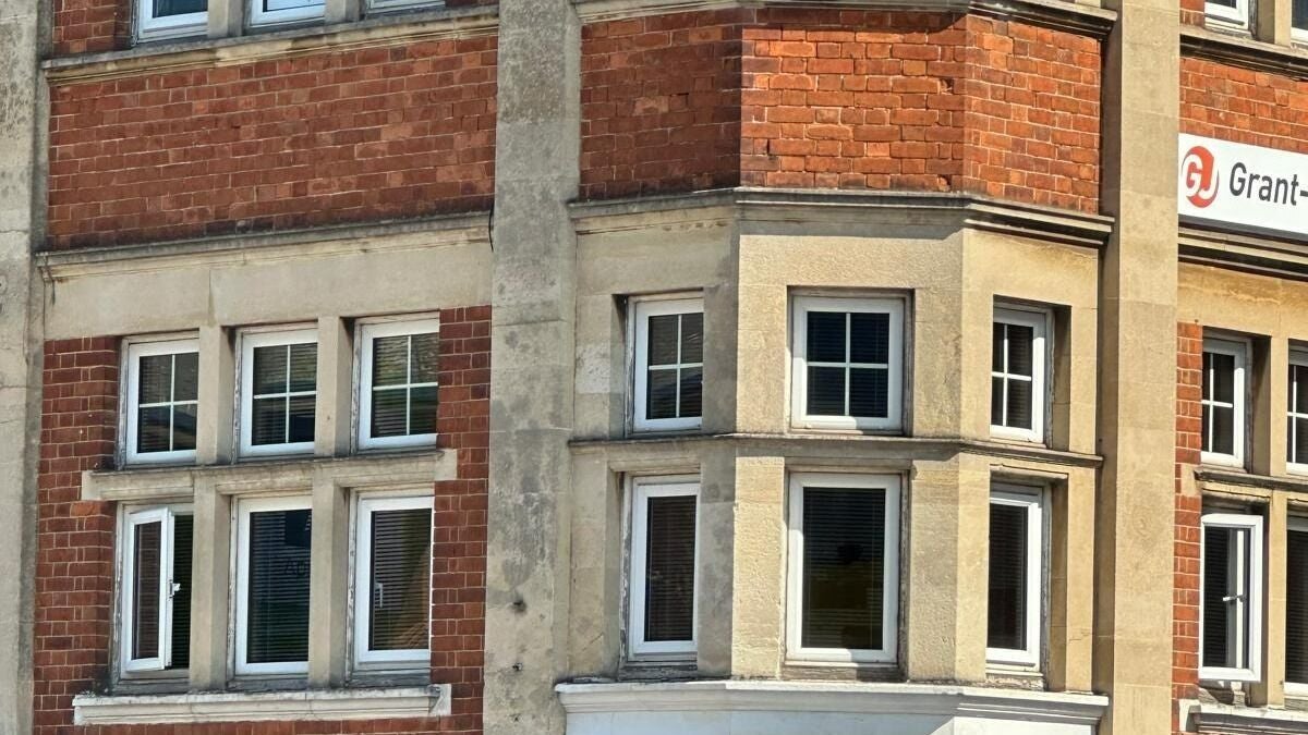 f8424bed-e7c2-4099-aa84-677cc8ed633a-camberleyhouse-gb-england-camberley-surreyheath-fresha-8321409