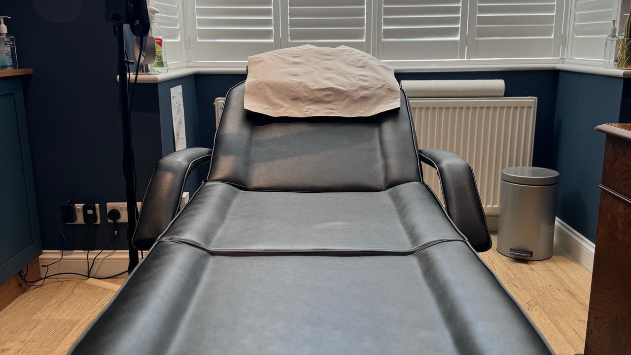 f8d94197-6714-4838-97a7-84e9c75d46c9-farrahbrowsaestheticscoombecrescent-gb-england-hampton-fresha-1914965