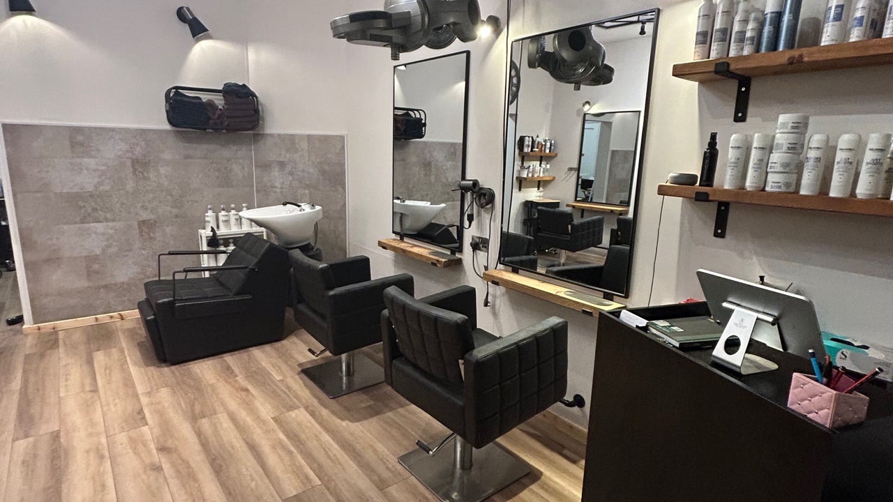 f92e2fa2-5068-4fe0-b099-7331c2c5e1eb-looksaheadhairdressers-gb-scotland-innerleithen-fresha-4056209