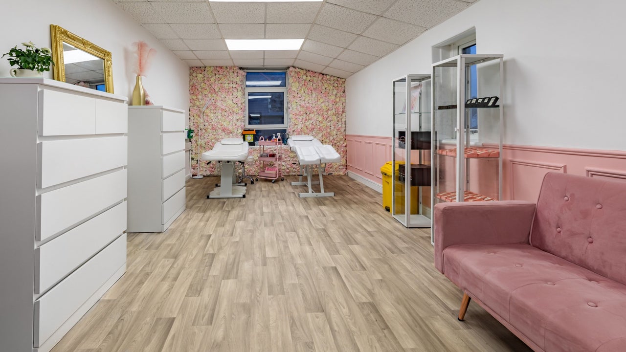 f97a6353-7d7b-4311-9395-618b1fe9f590-luxebeaut-gb-wales-cardiff-noliftavailable-fresha-6213128