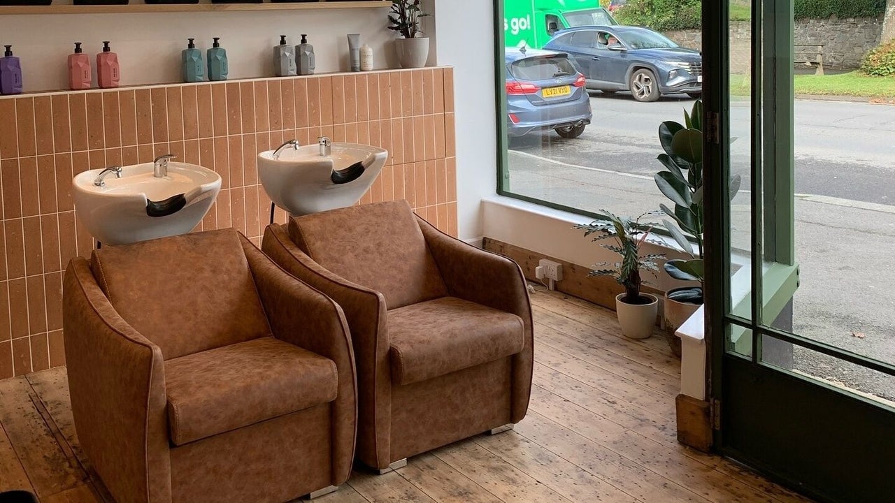 fa6b413f-b621-46de-b54b-44853f4bd01f-rockeyshairstudio-gb-england-braunton-fresha-4404819